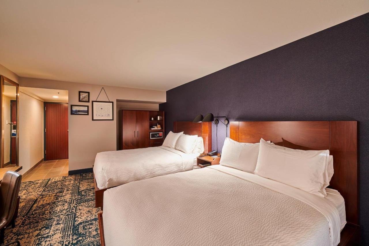 Four Points By Sheraton Cleveland-Eastlake Exterior photo